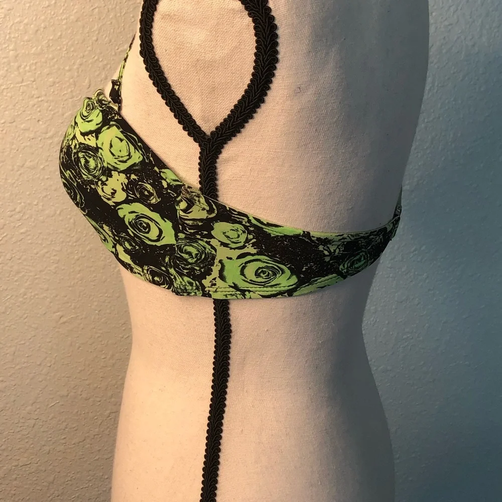 💜💜 Green and Black Floral Bikini Top Lightly Padded Size M